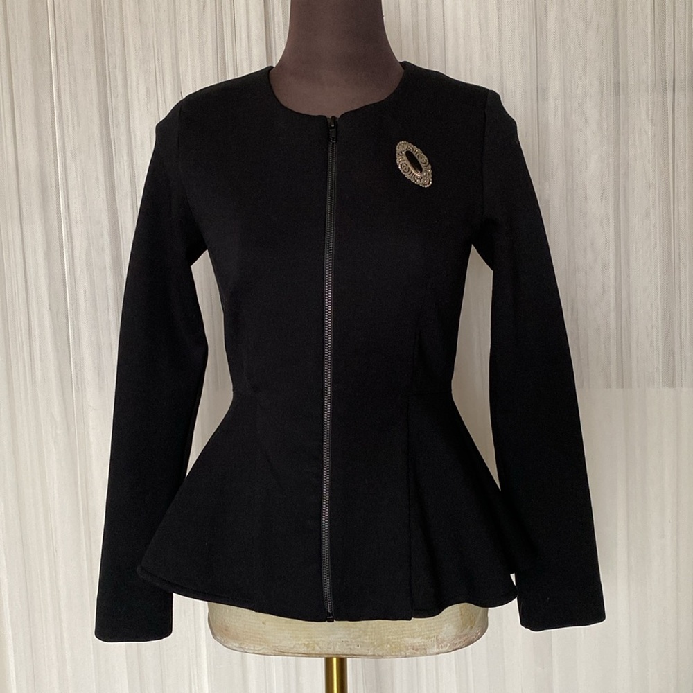 TopShop peplum black zip front blazer!! Size 6